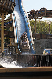 Wildwasserbahn Meyer-Steiger auf dem Oktoberfest 2019 in der Schaustellerstrasse (Foto: Martin Schmitz)